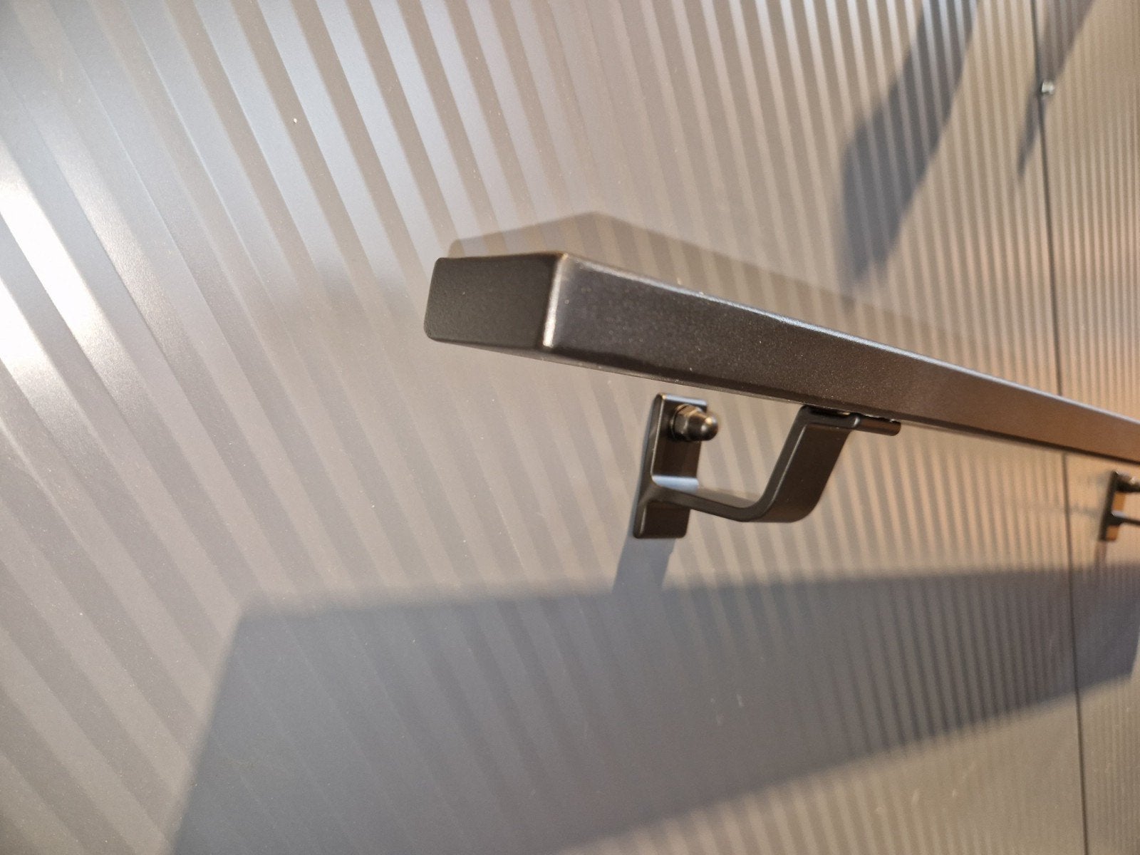 stalen trapleuning op maat gepoedercoat, 45€pm incl houders, Industrieel suar interieur, Zwart, Info@industrieel-suar-interieur.nl