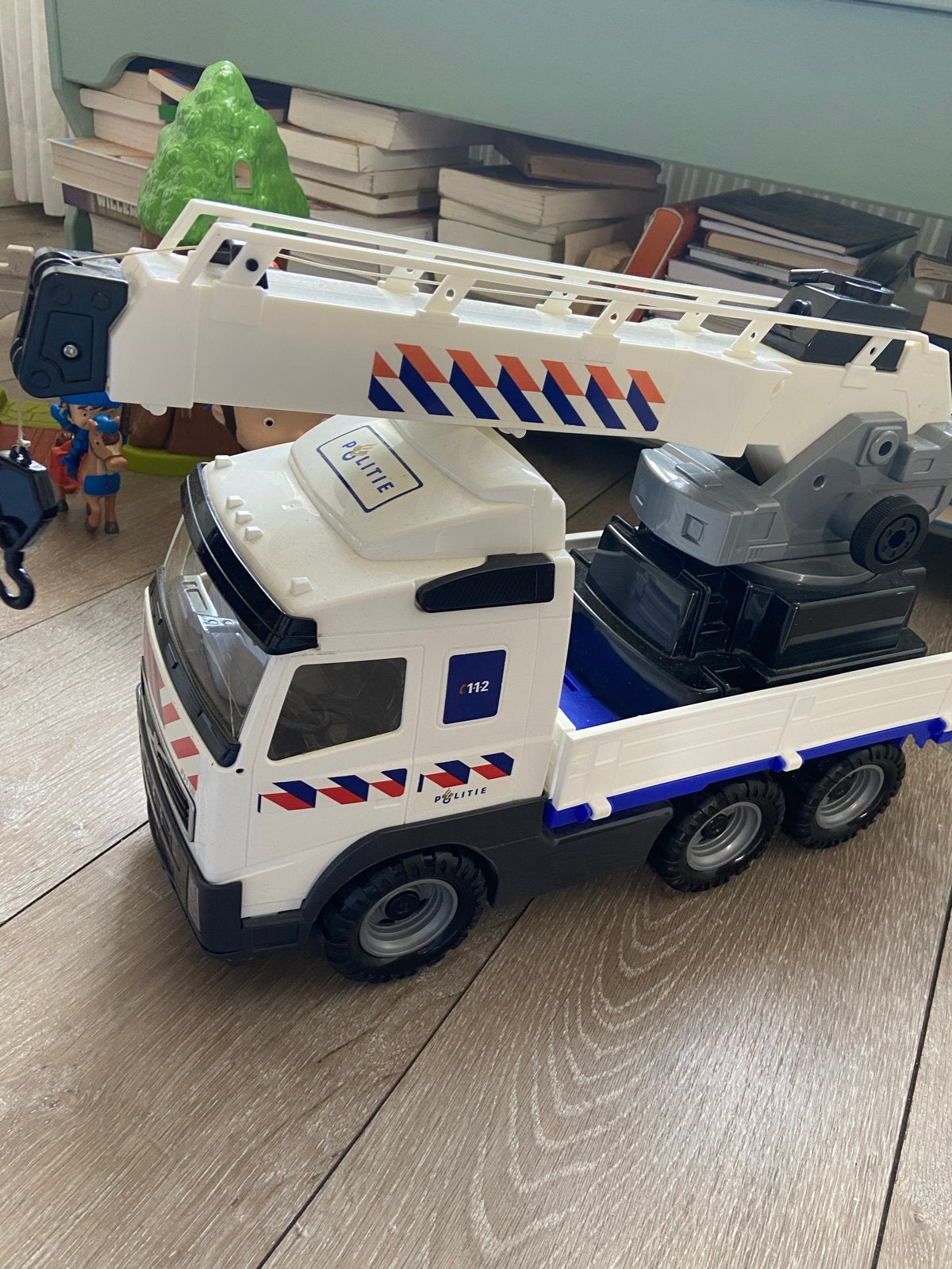Grote politie vrachtwagen met kraan, Ophalen, Gebruikt