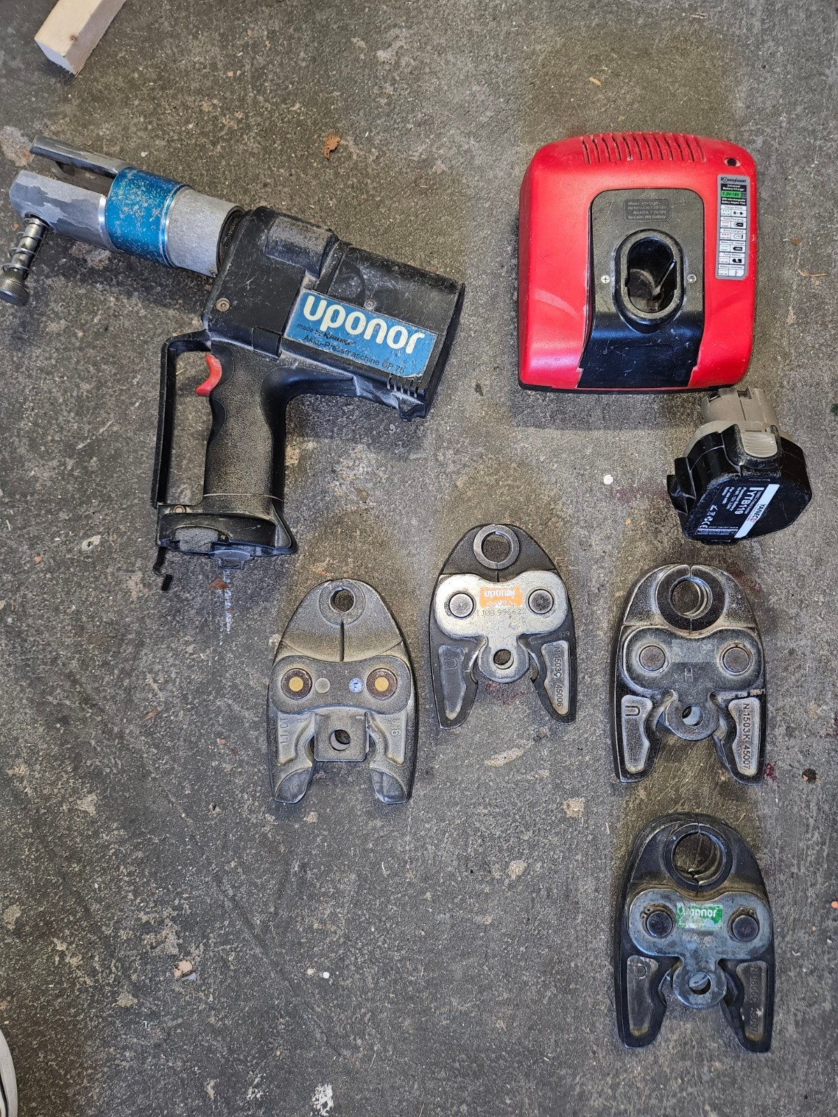 Uponor Accu-persmachine met toebehoren, Ophalen, Gebruikt, Overige typen, Overige merken