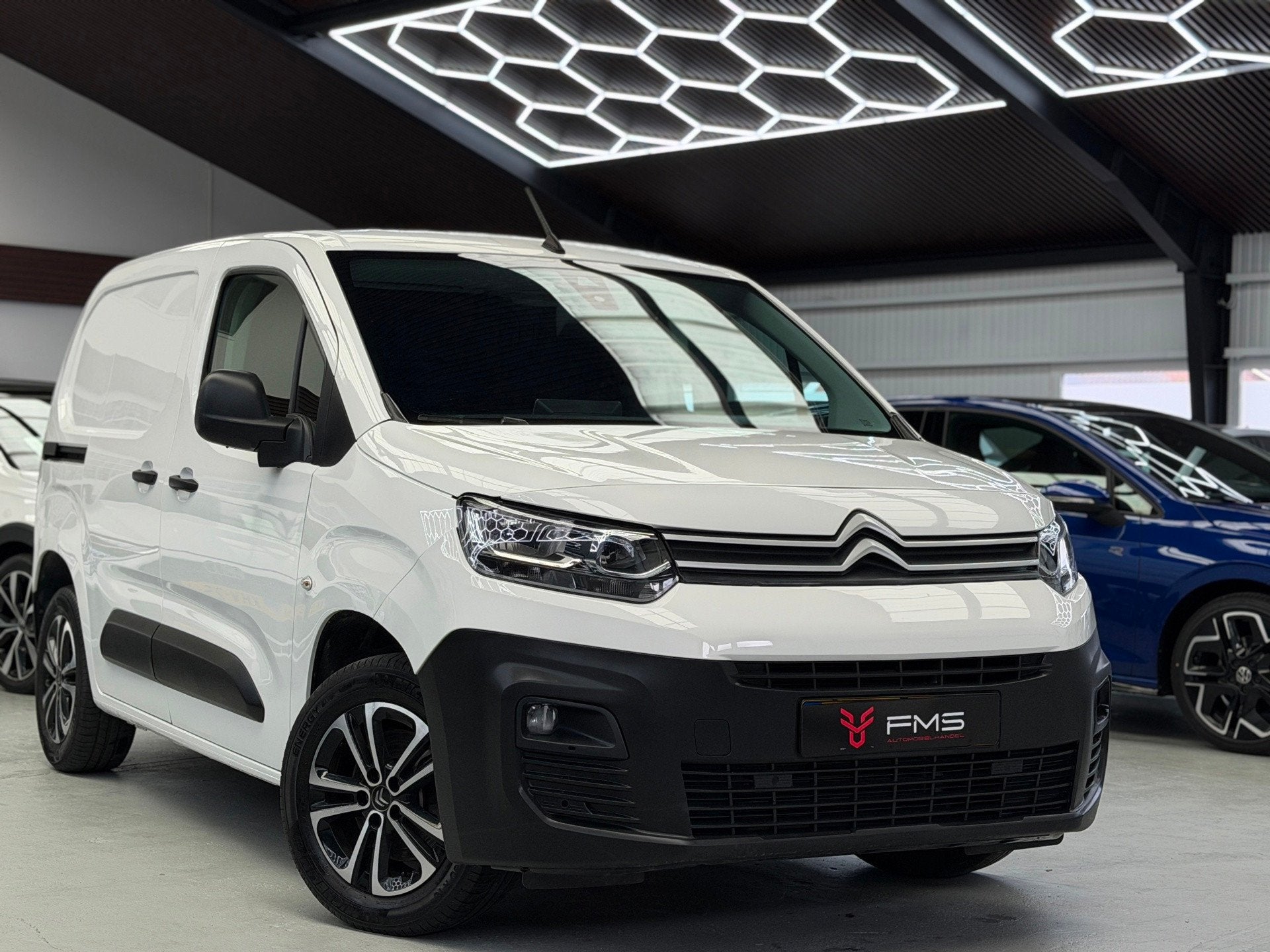 Citroen Berlingo 1.2 PureTech CarPlay Camera BTW, Dealer onderhouden, Gebruikt, Zwart, 1199 cc