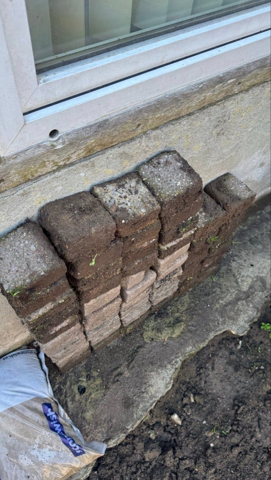 GRATIS +|- 200 stuks 10x10 betontegels/klinkers, Ophalen, Gebruikt, Beton
