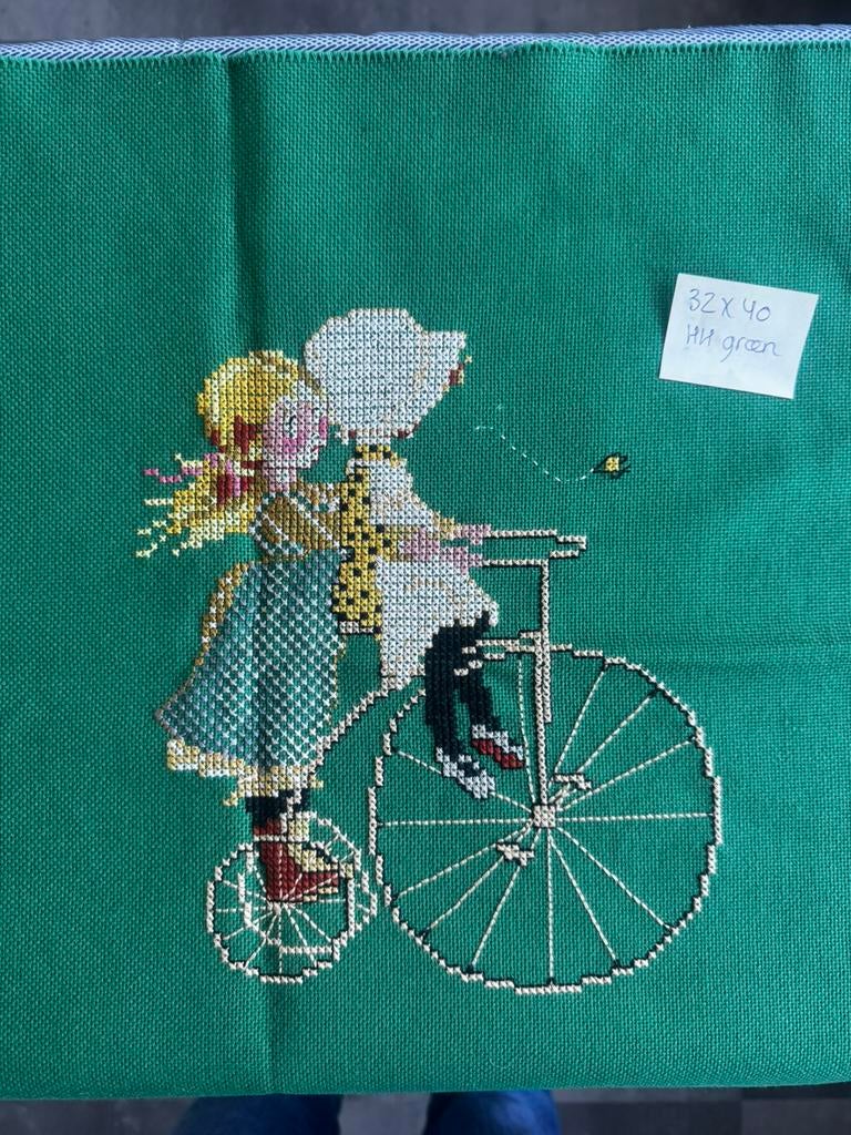 Holly Hobbie met fiets borduurwerk, Hobby en Vrije tijd, Ophalen of Verzenden, Gebruikt, Handborduren, Overige typen