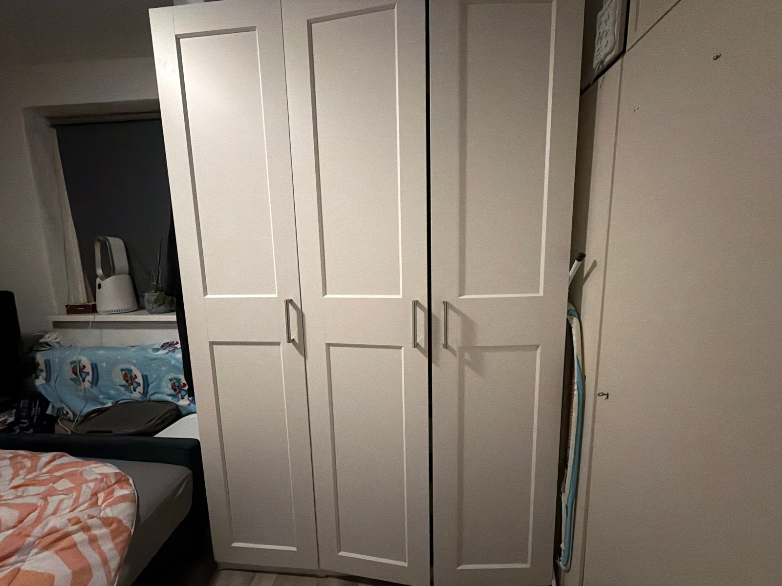 Witte kledingkast met 3 deuren en lades, Huis en Inrichting, Ophalen, Gebruikt, 100 tot 150 cm, 200 cm of meer