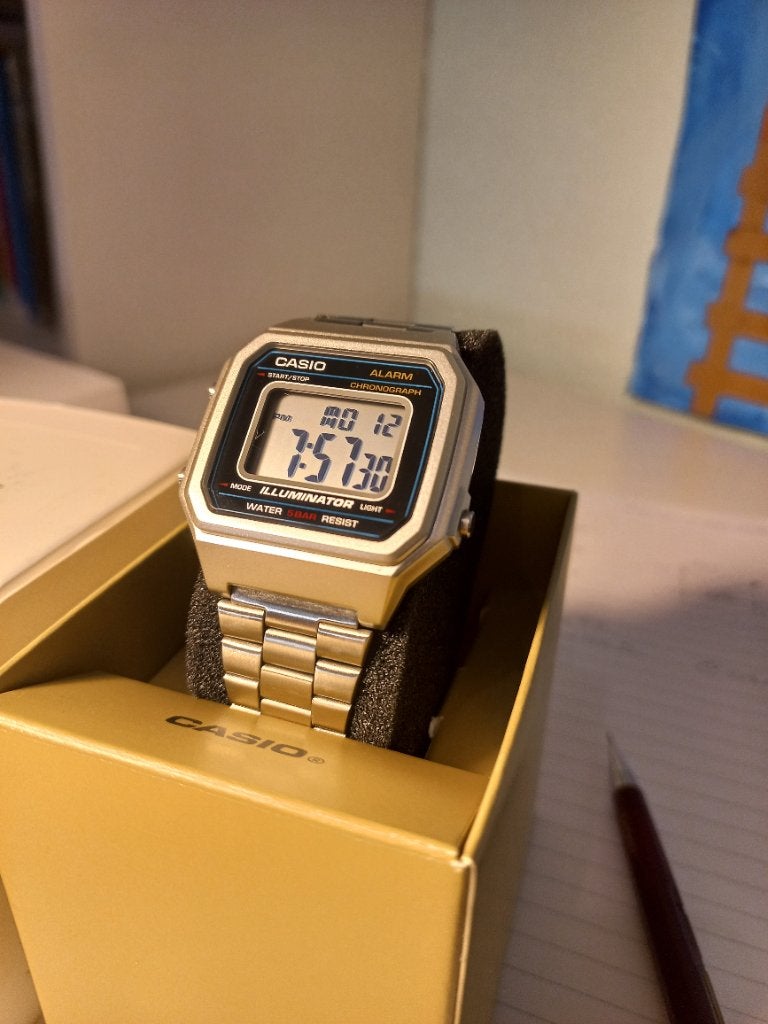 Vintage Casio B650W zilverklerig, Kunststof, Polshorloge, Ophalen of Verzenden, Zo goed als nieuw
