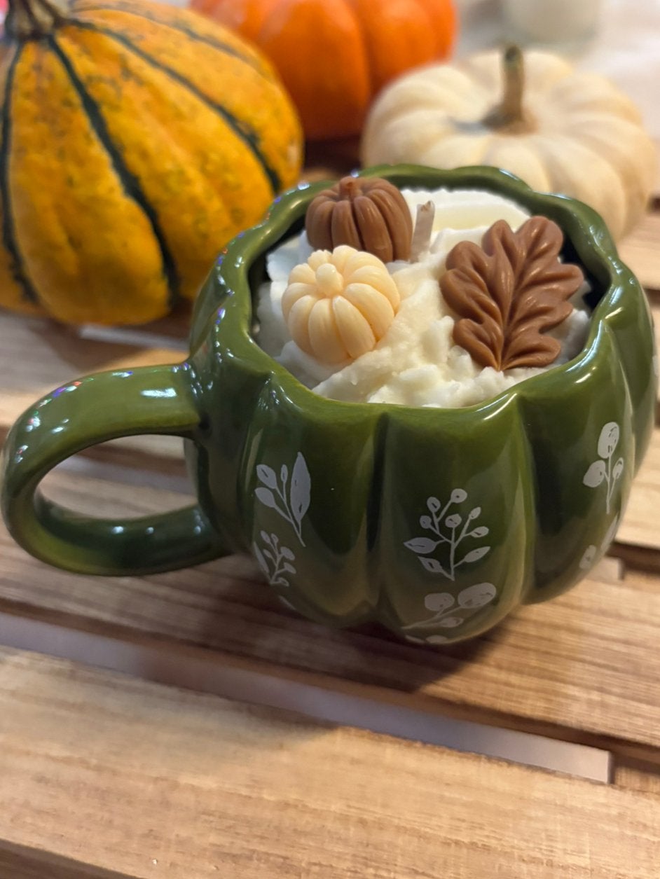 Herfst kaars - Groene pompoen mok met witte details, Ophalen of Verzenden, Kaars