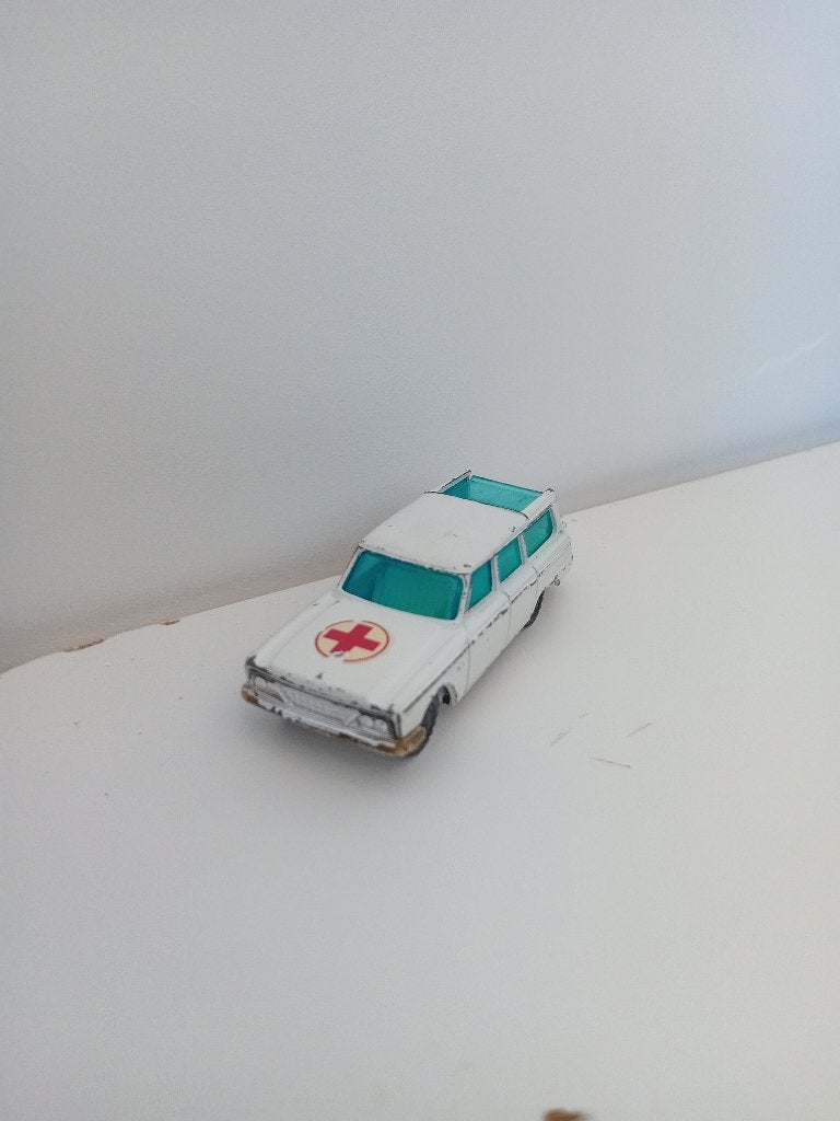 Husky Studebaker Wagonaire ambulance, Hobby en Vrije tijd, Modelauto's | Overige schalen, Ophalen of Verzenden, Zo goed als nieuw