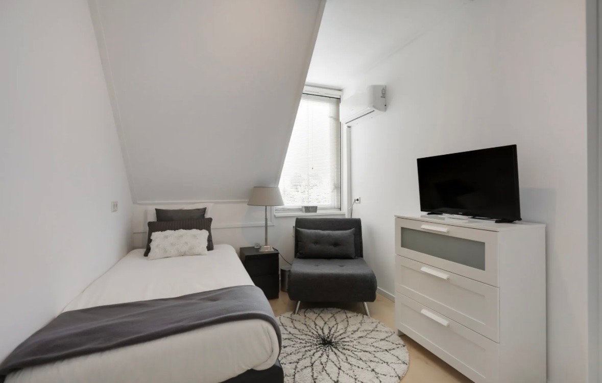 Complete slaapkamer: eenpersoonsbed, nachtkastje, ladekast, Huis en Inrichting, Ophalen, Overige materialen, 90 cm, Eenpersoons