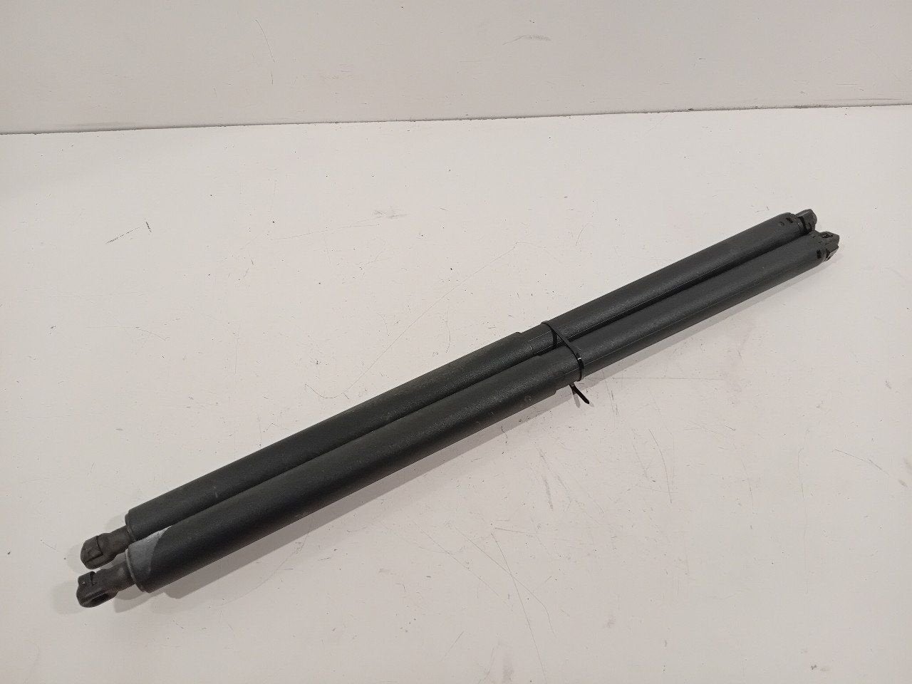 Gasdrukveerset achter Opel Insignia, Onderdelen@venauto.nl, Van der Ven Autorecycling B.V., Gebruikt, Ettenseweg 76, 4706 PB Roosendaal, The Netherlands