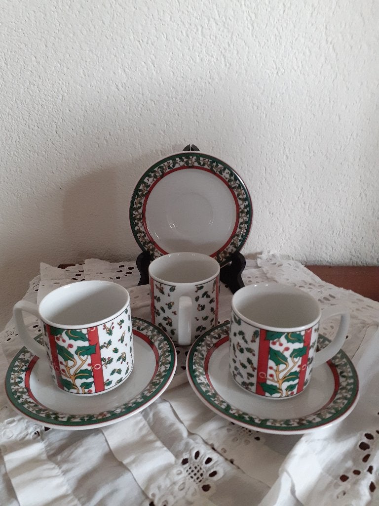 Kerst kop en schotels met hulst, Ophalen of Verzenden, Zo goed als nieuw