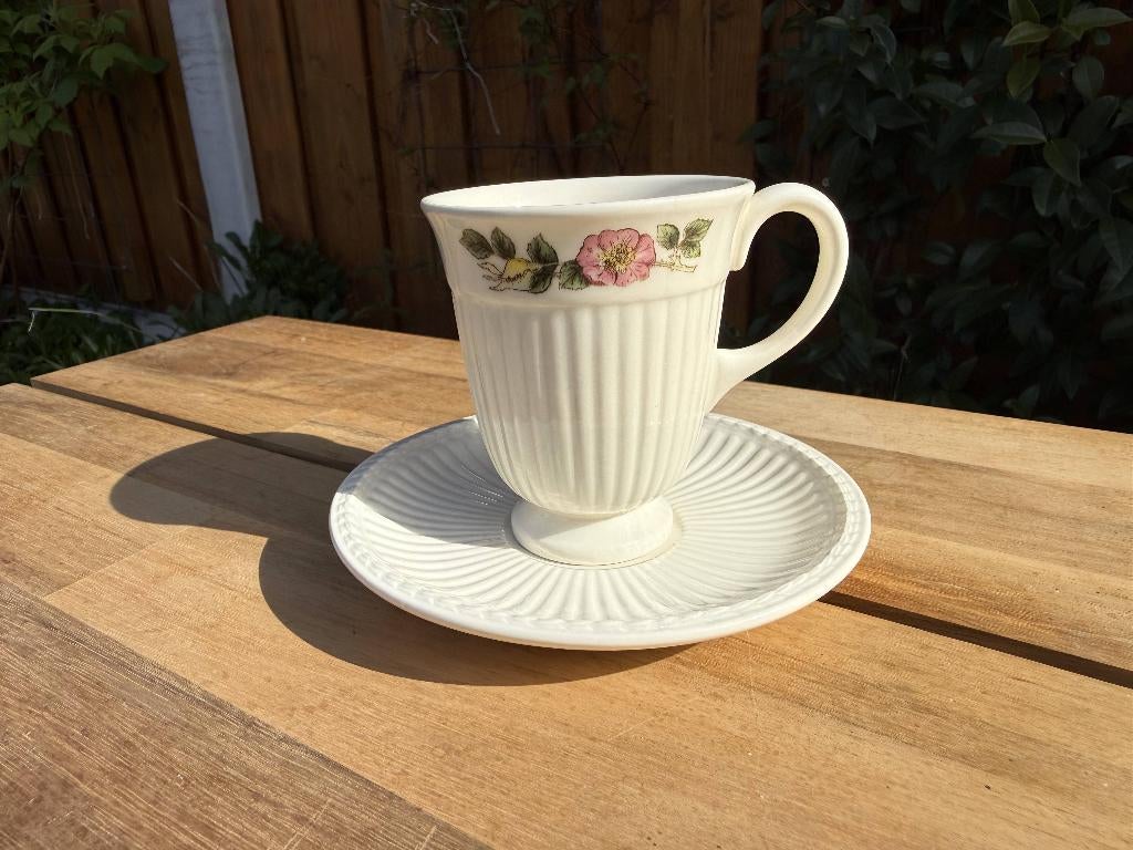 Wedgwood Briar Rose 5 koffiekopjes met schotels - ALS NIEUW, Huis en Inrichting, Keuken | Servies, Ophalen of Verzenden, Zo goed als nieuw