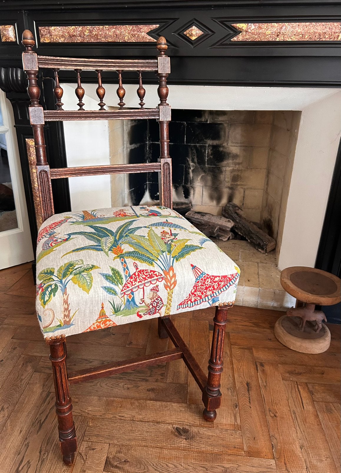 Antieke stoel klassiek hergestoffeerd met linnen, Antiek en Kunst, Antiek | Meubels | Stoelen en Banken, Ophalen of Verzenden