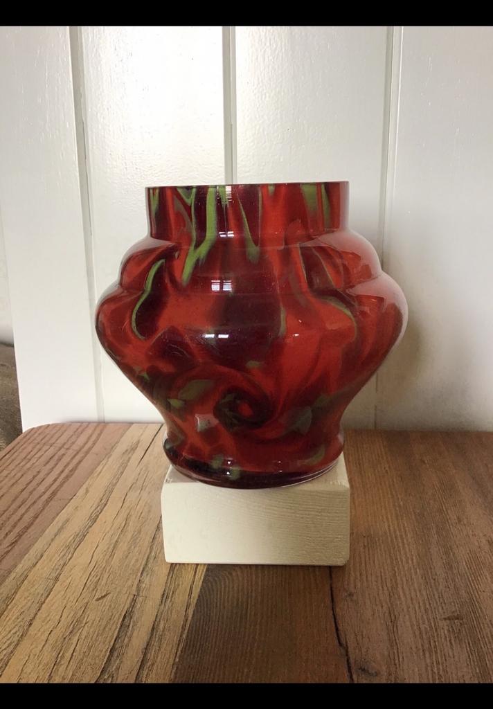 Rozensteker, bloemsteker. Rood opaline glas met groenig/goud, Ophalen of Verzenden