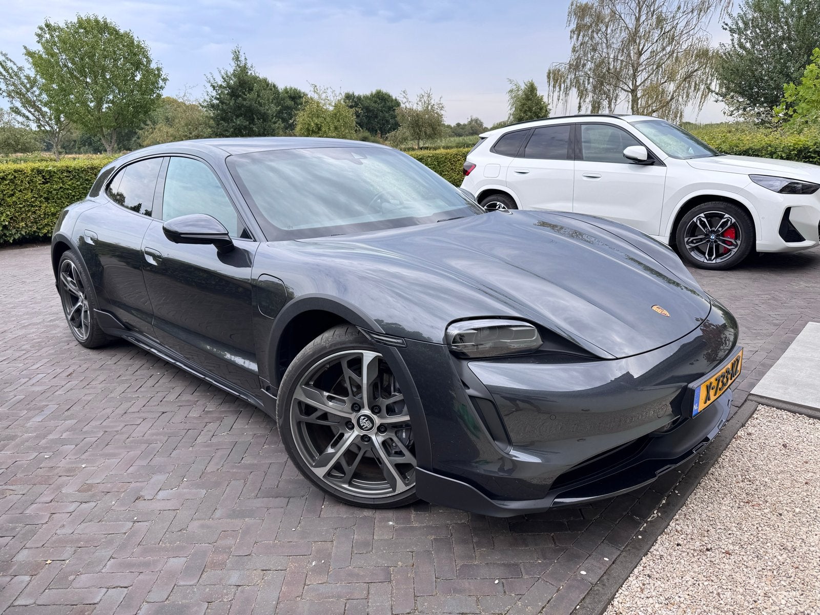 Porsche Taycan Cross Turismo 435pk 2022 Vulcanic Grey, Automaat, Zwart, 110 €/maand, Vierwielaandrijving