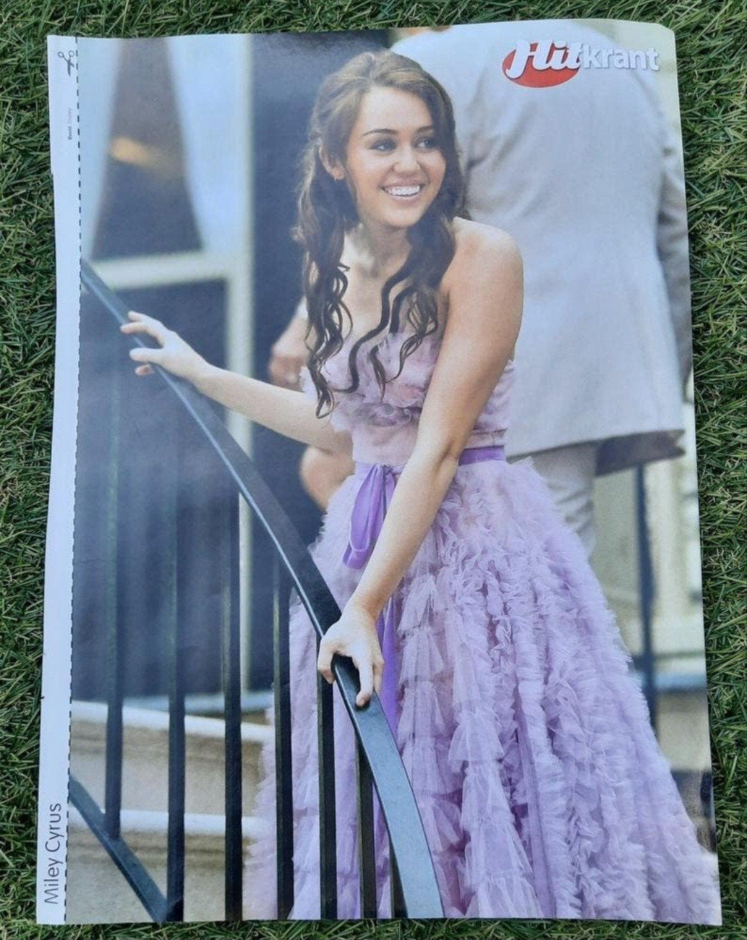 Poster A4 Hitkrant 2009 Miley Cyrus / Matt Lanter, A4 of kleiner, Ophalen of Verzenden, Muziek, Rechthoekig Staand