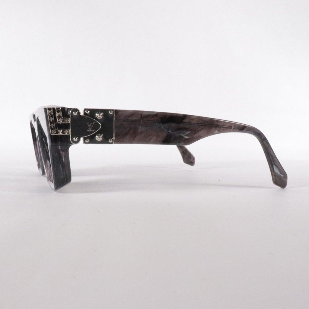 Louis Vuitton 1.1 Millionaires Anthr. Marble Sunglasses, Louis Vuitton, Gebruikt, Support@louisvuitton.com, 2 Rue du Pont Neuf
75001 Paris
France