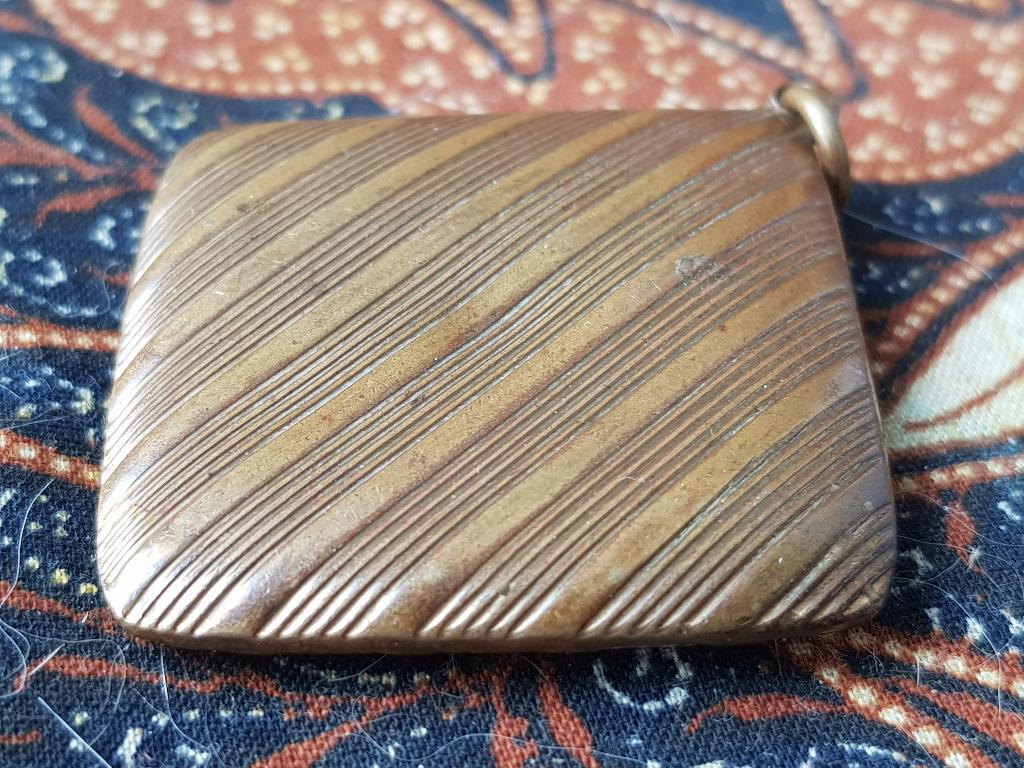 Mooie antieke Engelse hanger van koper met een spiegel 5 cm., Antiek en Kunst, Ophalen of Verzenden