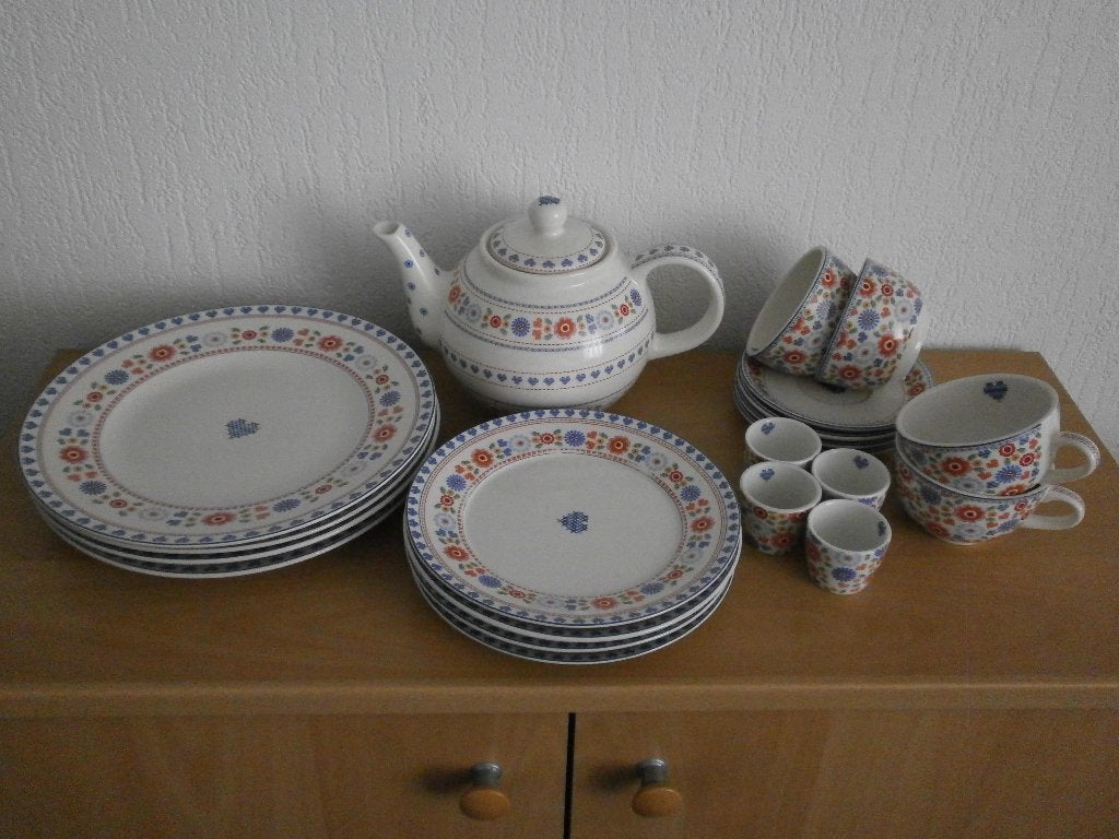 Kakelbont servies Yvon Jaspers bestaande uit : ............., Overige merken, Ophalen of Verzenden, Zo goed als nieuw, Bord(en)