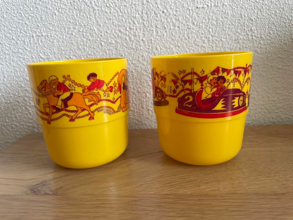 Vintage kinderbekers – (2 stuks), Overige materialen, Gebruikt, Ophalen of Verzenden, Schaal of Schalen