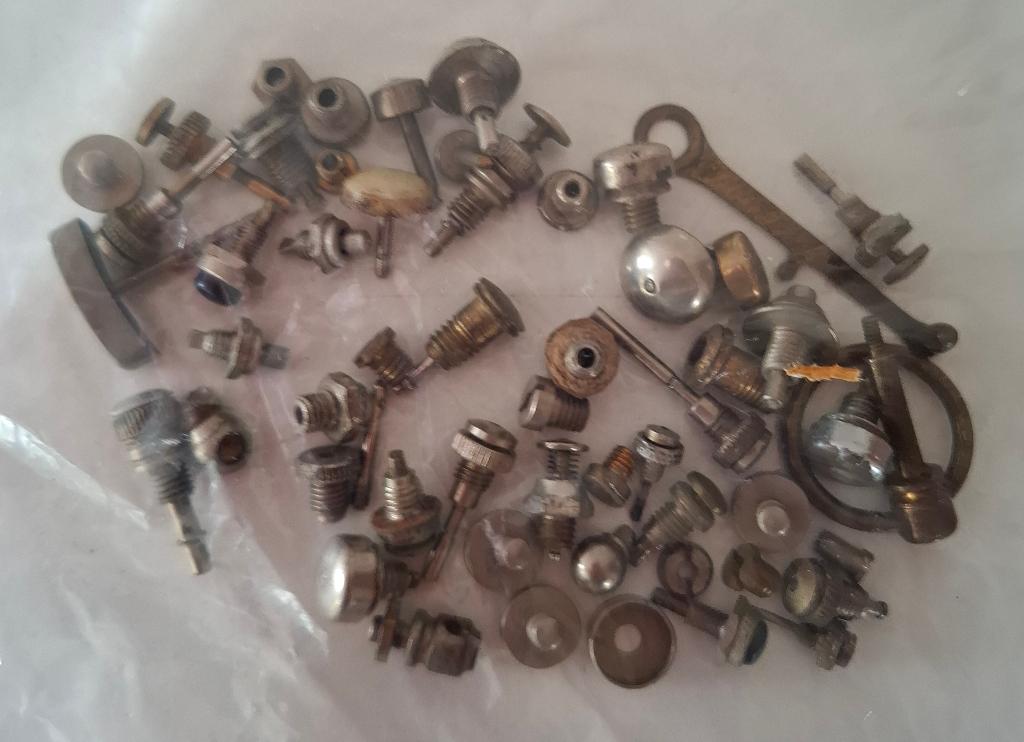 Diverse onderdelen voor wekkers., Antiek en Kunst, Antiek | Klokken, Ophalen of Verzenden