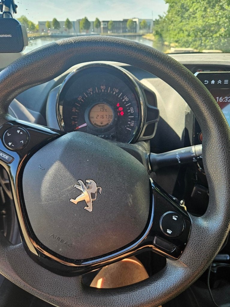 Peugeot 108 1.0 E-vti 72pk 5D 2021 Zwart, Auto's, Peugeot, 4 stoelen, Zwart, Origineel Nederlands, Handgeschakeld