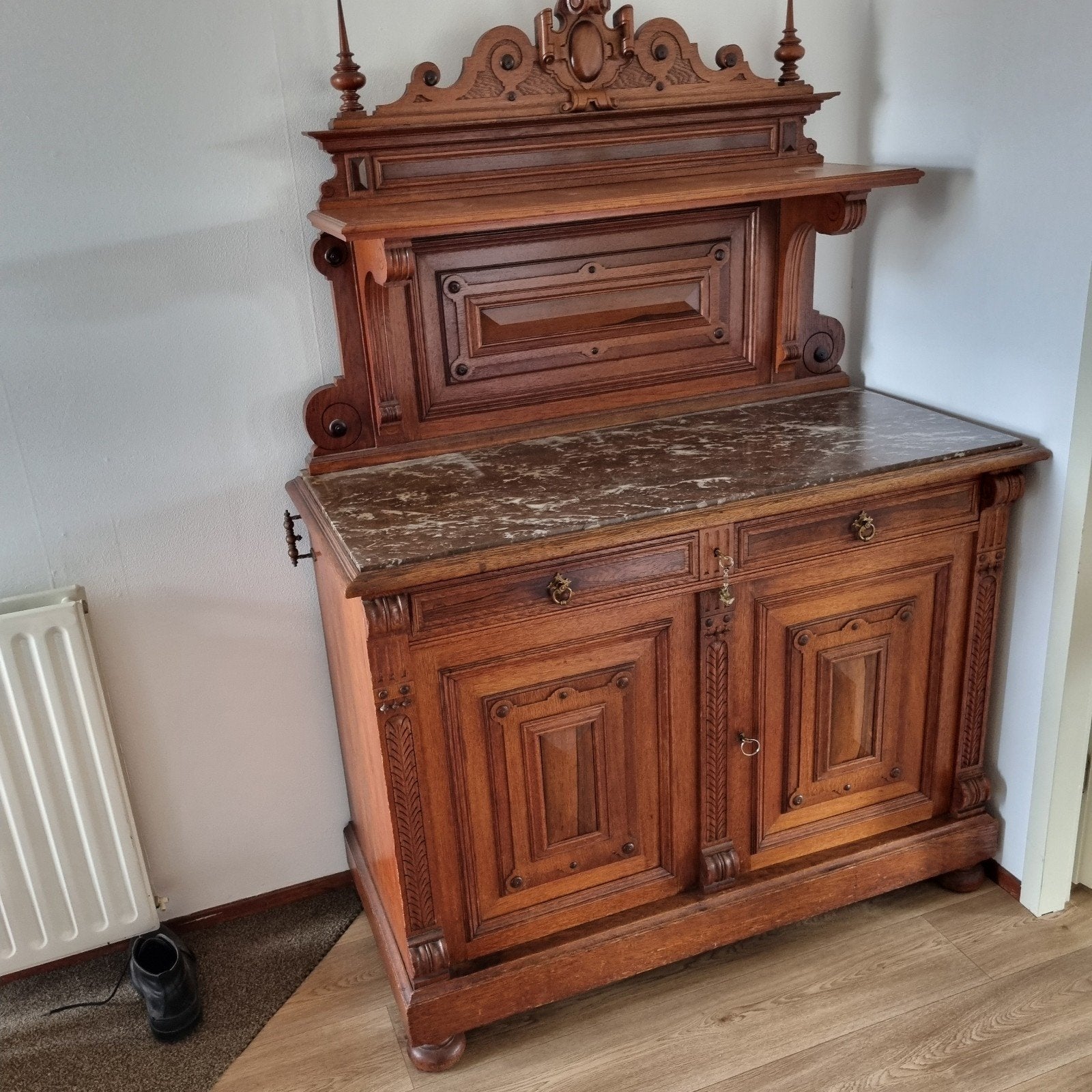 Antiek dressoir met marmeren blad en opbouw, Ophalen