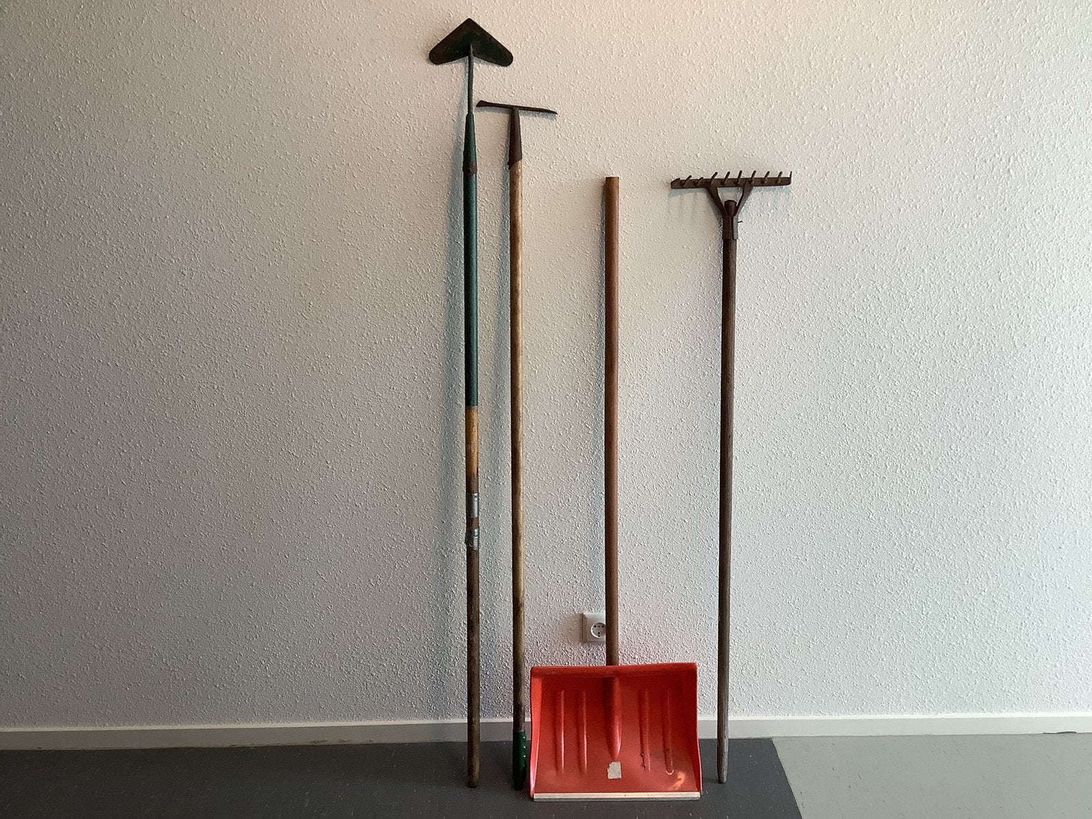 Hark, pikhouweel, schoffel en sneeuwschuiver te koop, Ophalen of Verzenden, Gebruikt