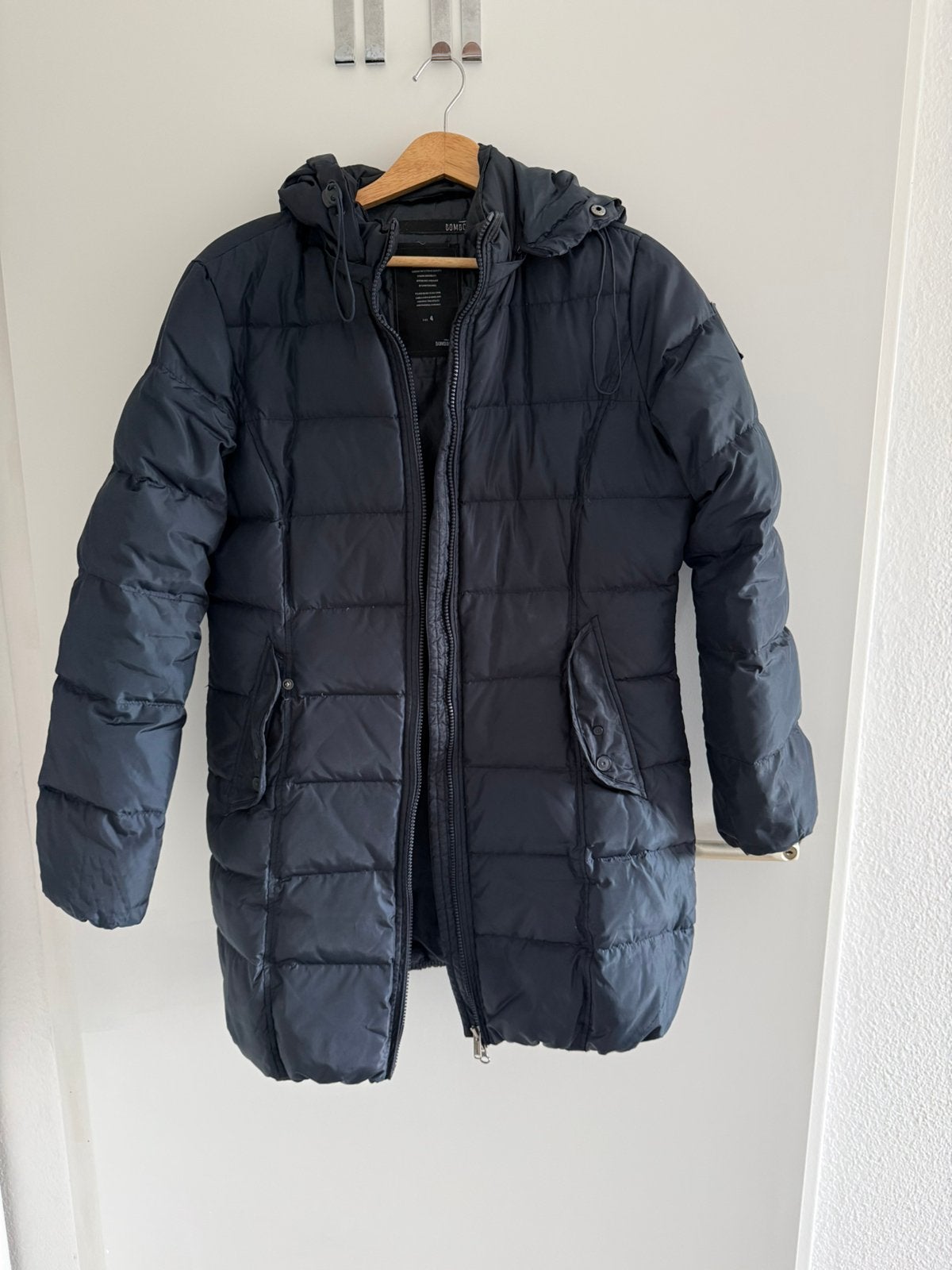 Halflange winterjas Bomboogie mt M, Ophalen of Verzenden, Zo goed als nieuw, Blauw