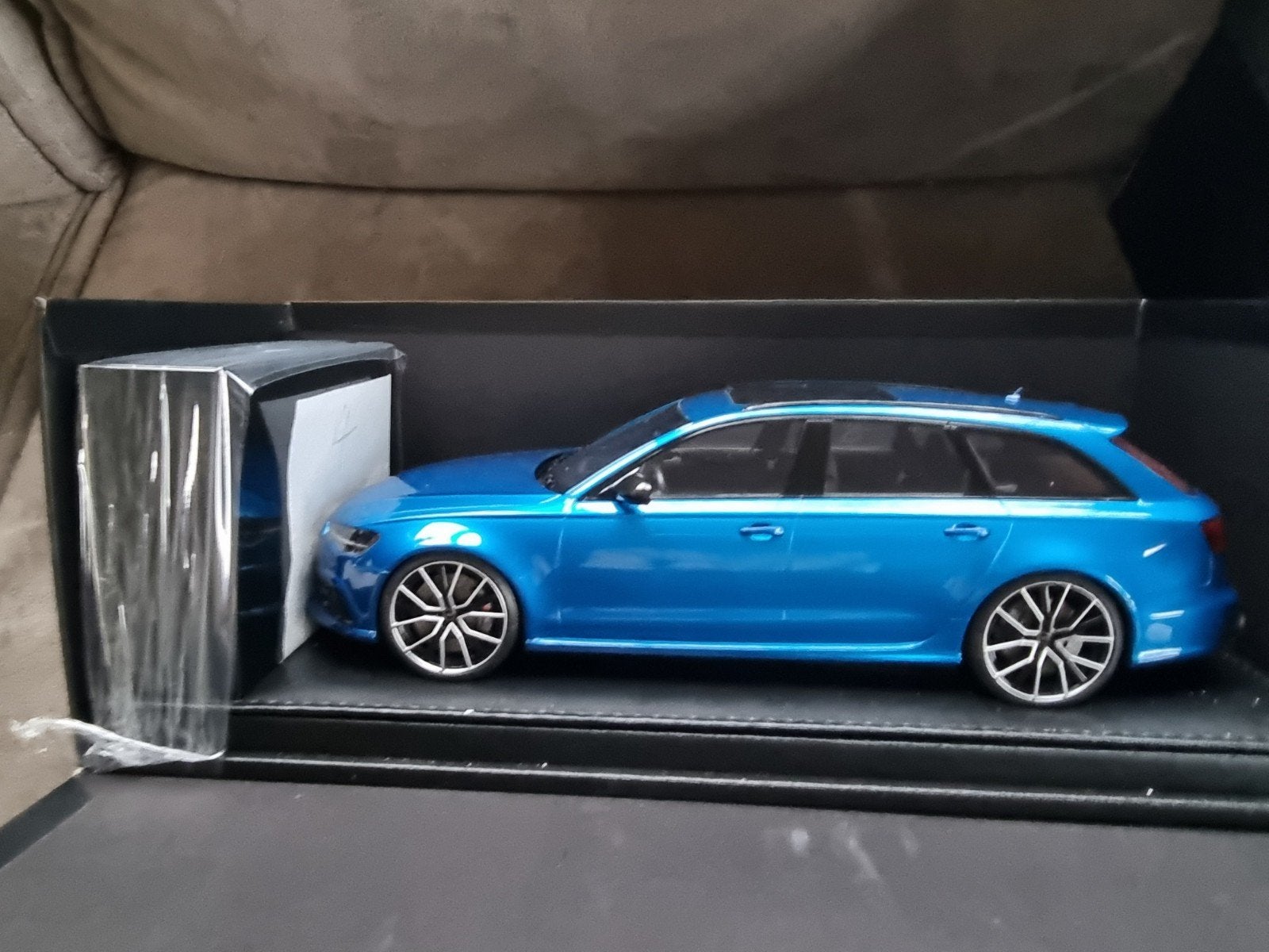 Motorhelix Audi RS6 Avant 1:18 Modelauto - Nieuwstaat, Hobby en Vrije tijd, Modelauto's | 1:18, Ophalen of Verzenden, Nieuw, Auto