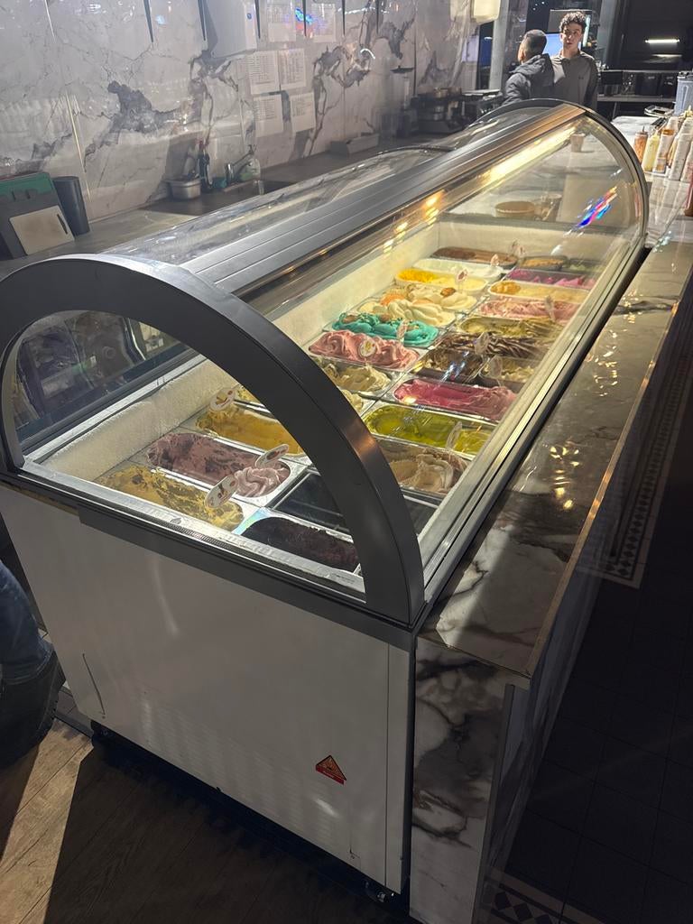 2x Professionele Ijsvitrine - Perfect voor uw Horeca, Ophalen, Gebruikt