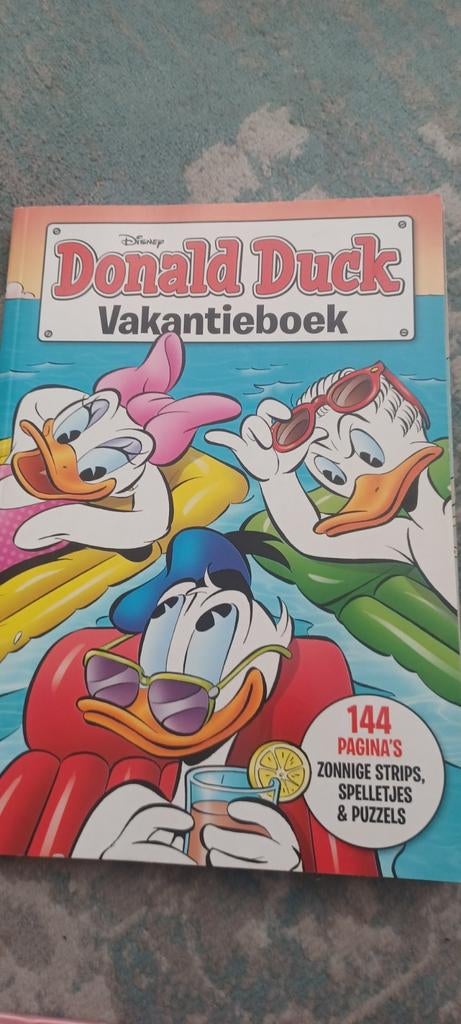 Donald Duck Vakantieboek - 144 pagina's strips & puzzels, Boeken, Stripboeken, Eén stripboek, Ophalen of Verzenden, Zo goed als nieuw