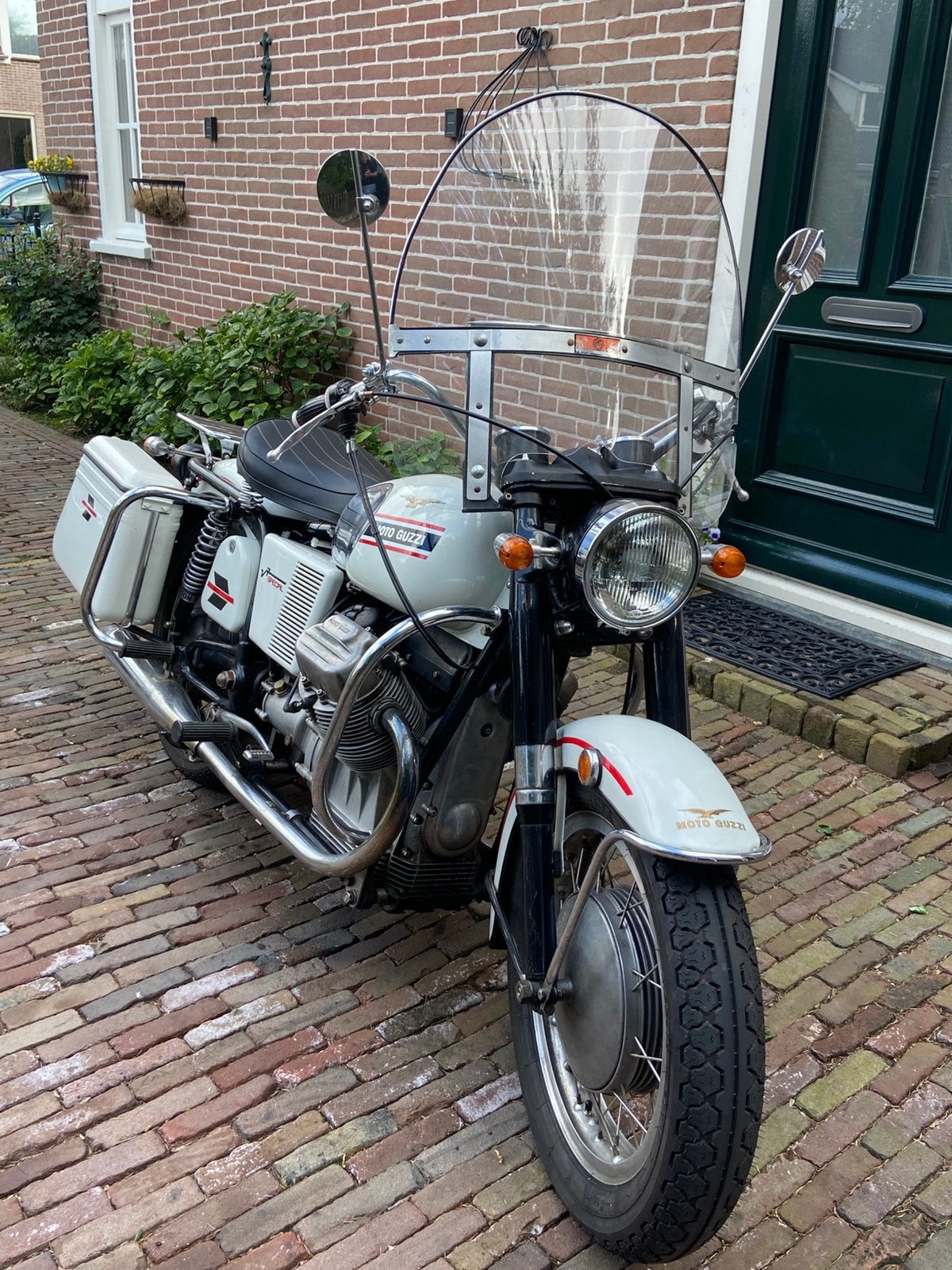 Moto Guzzi V7 Special 1972, Particulier, Toermotor