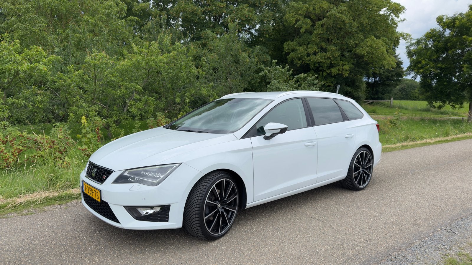 SEAT Leon 1.4 TSI FR 140 pk 2014 Wit, Auto's, Seat, Voorwielaandrijving, Stof, Zwart, 4 cilinders
