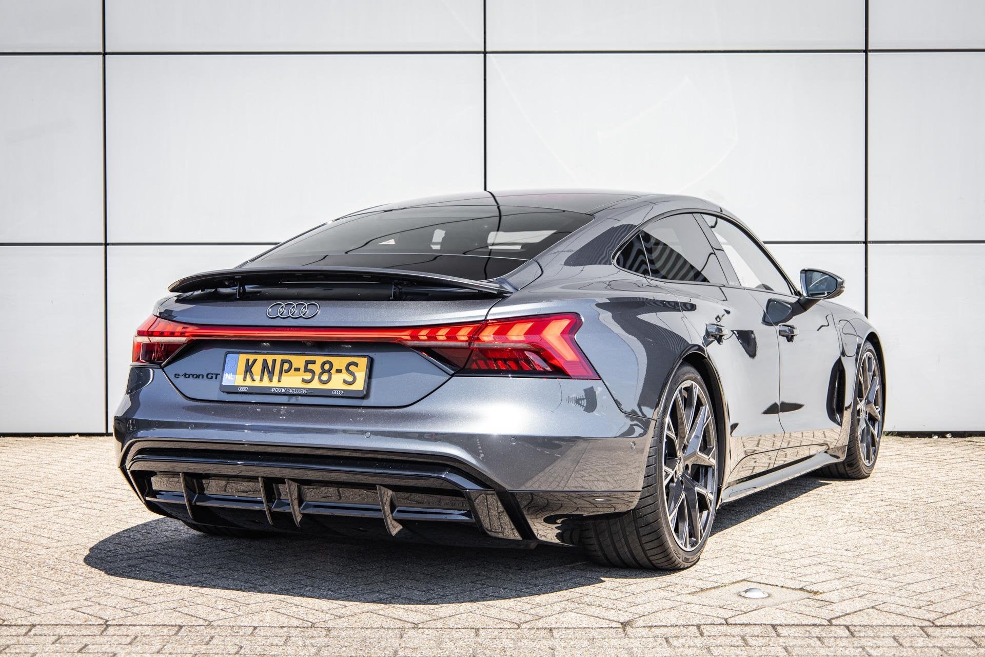 Audi e-tron GT 503pk | B&O 3D | Achterasbesturing | Autonome, Auto's, Automaat, 660 min, Zwart, 2255 kg