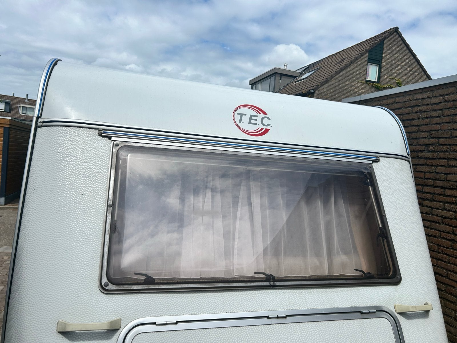 Caravanraam met gerepareerde scheur en schuurplekken, Ophalen, Gebruikt