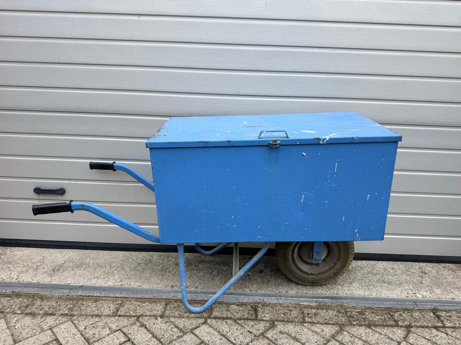 Blauwe gereedschapskist op wielen - Handige opslag, Ophalen