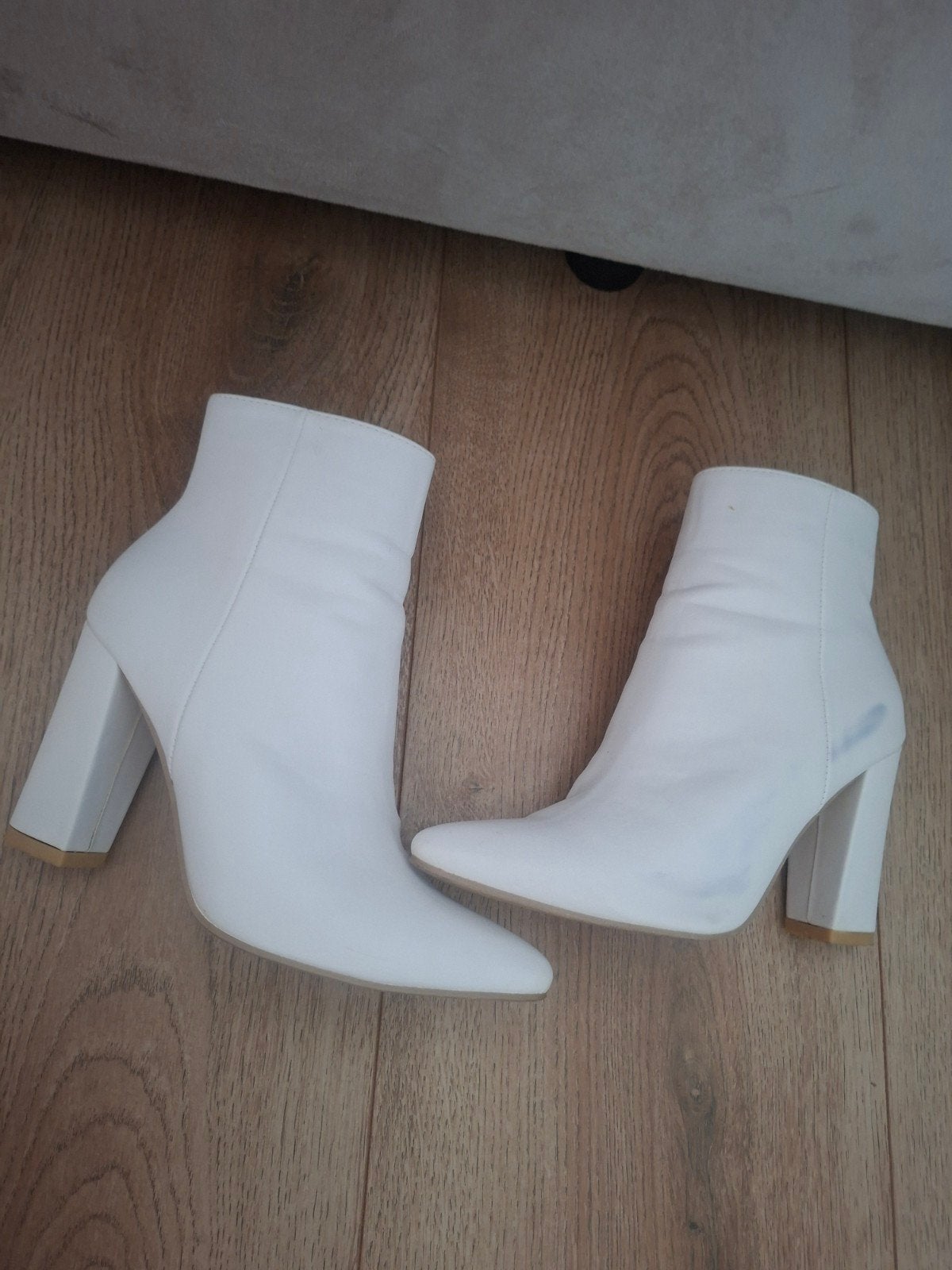 Witte enkellaarsjes met hak. Maat 38, Kleding | Dames, Schoenen, Ophalen of Verzenden