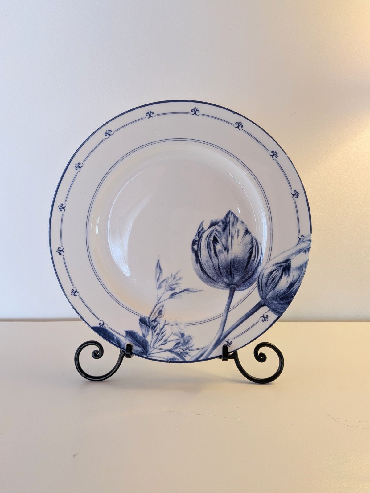 Porselein bord Tulp van Janny van der Heijden 26,5cm, Ophalen of Verzenden, Zo goed als nieuw, Bord(en), Overige stijlen