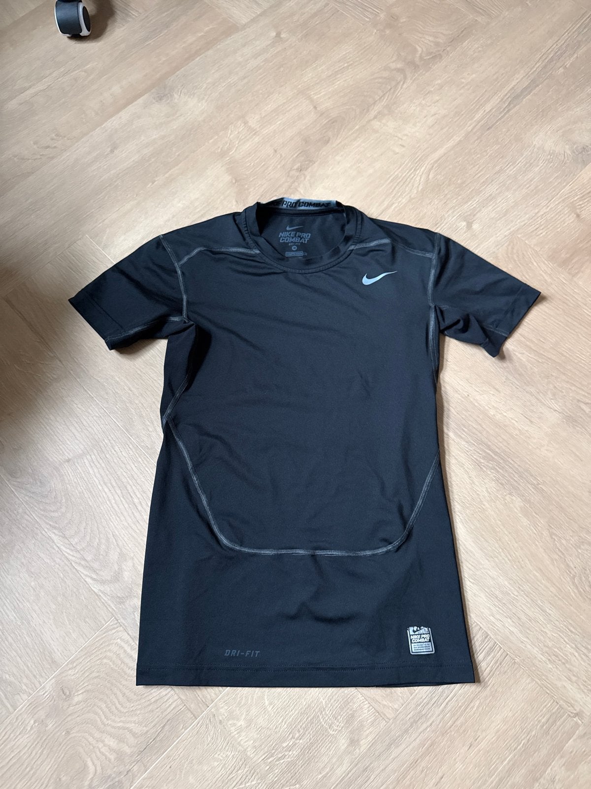 Nike Pro Combat Shirt Maat M - Nieuwstaat, Kleding | Heren, Fitness, Maat 48/50 (M), Zwart, Ophalen of Verzenden
