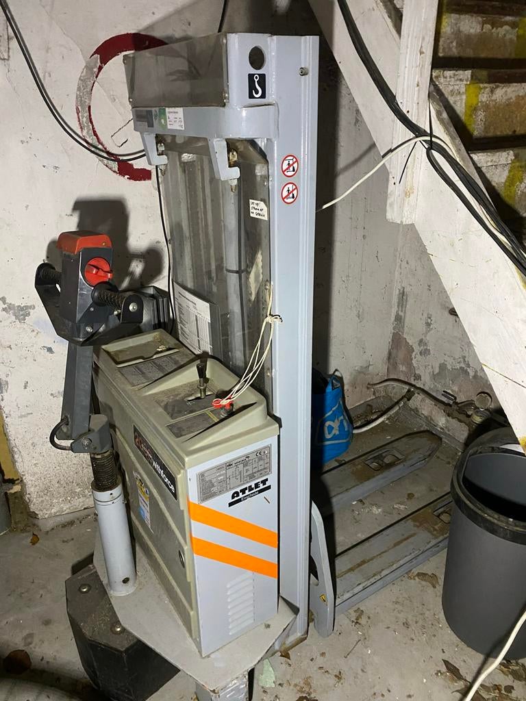Atlet Stapelaar WE2510 - Elektrisch, 1000 kg hefcapaciteit, 1000 tot 2000 kg, Ophalen, Elektrisch, Stapelaar