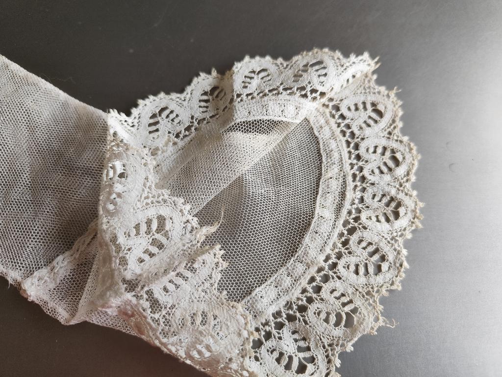 ANTIEKE KANTEN MOUW - ENGAGANTE ca. 1850, Antiek en Kunst, Antiek | Kleding en Accessoires, Ophalen of Verzenden, Dames