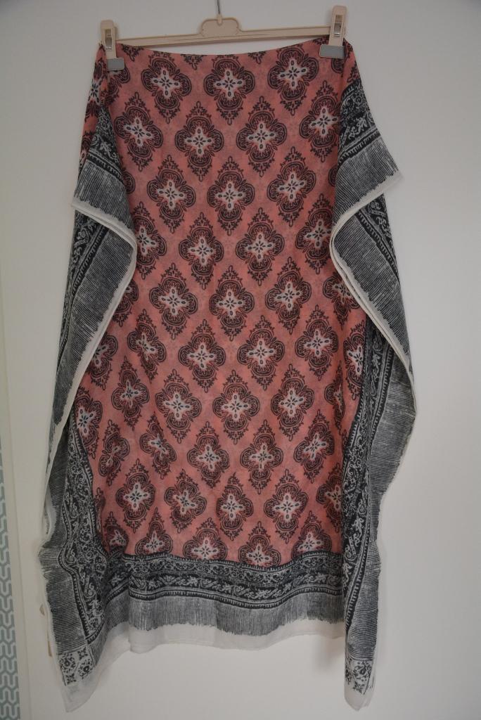 Nieuwe ., Kleding | Dames, Mutsen, Sjaals en Handschoenen, Ophalen of Verzenden, Nieuw, Maat 46/48 (XL) of groter, Sjaal