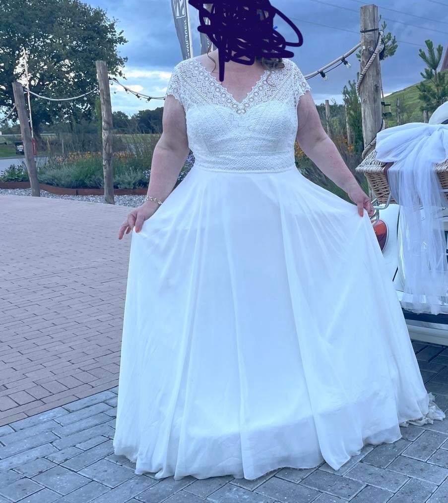 Elegante bohemian trouwjurk met kant- Bianco Evento, Kleding | Dames, Ophalen of Verzenden, Zo goed als nieuw, Wit, Trouwjurk