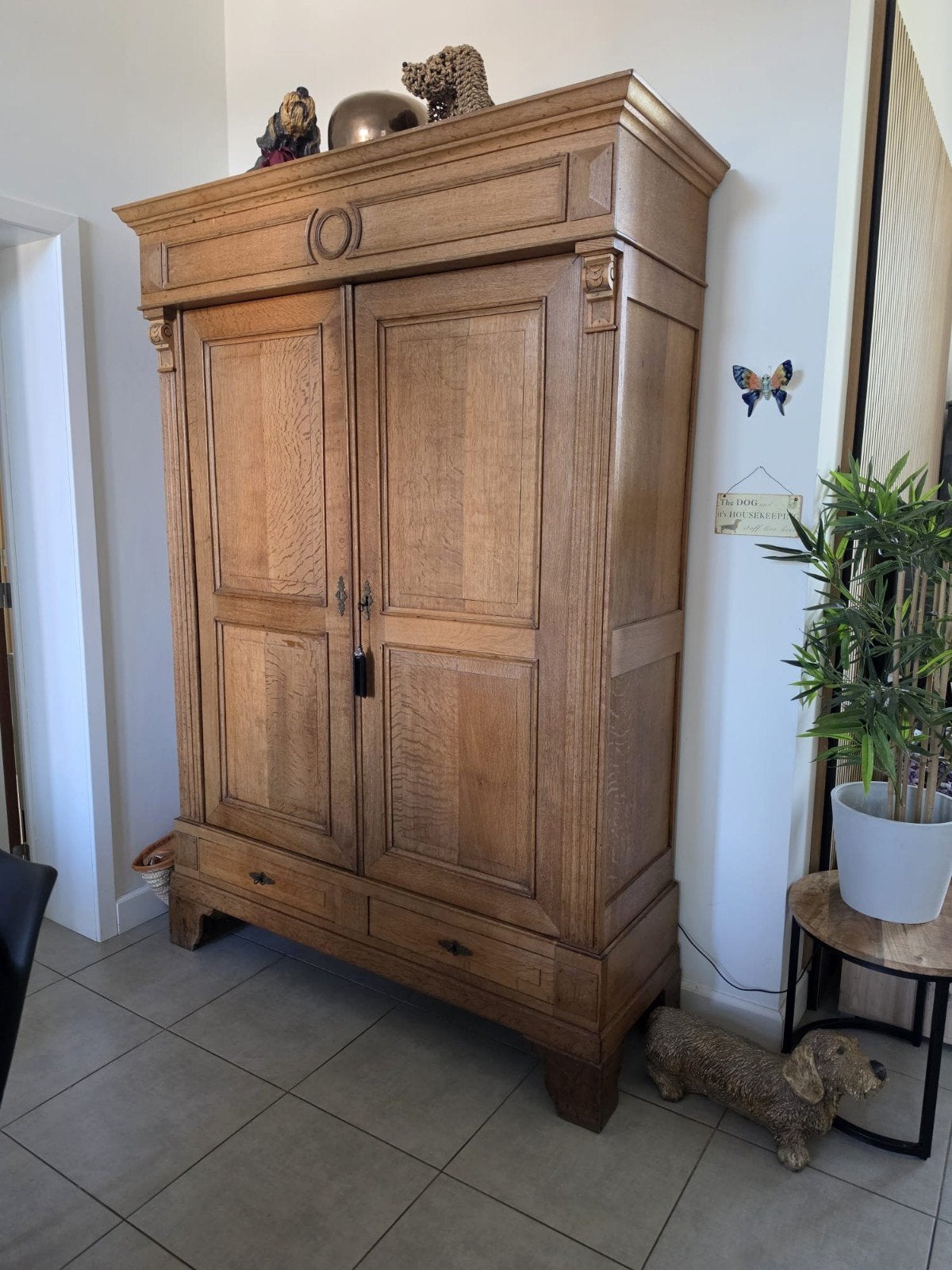 Antieke Eikenhouten kast met Klassieke Details, Ophalen