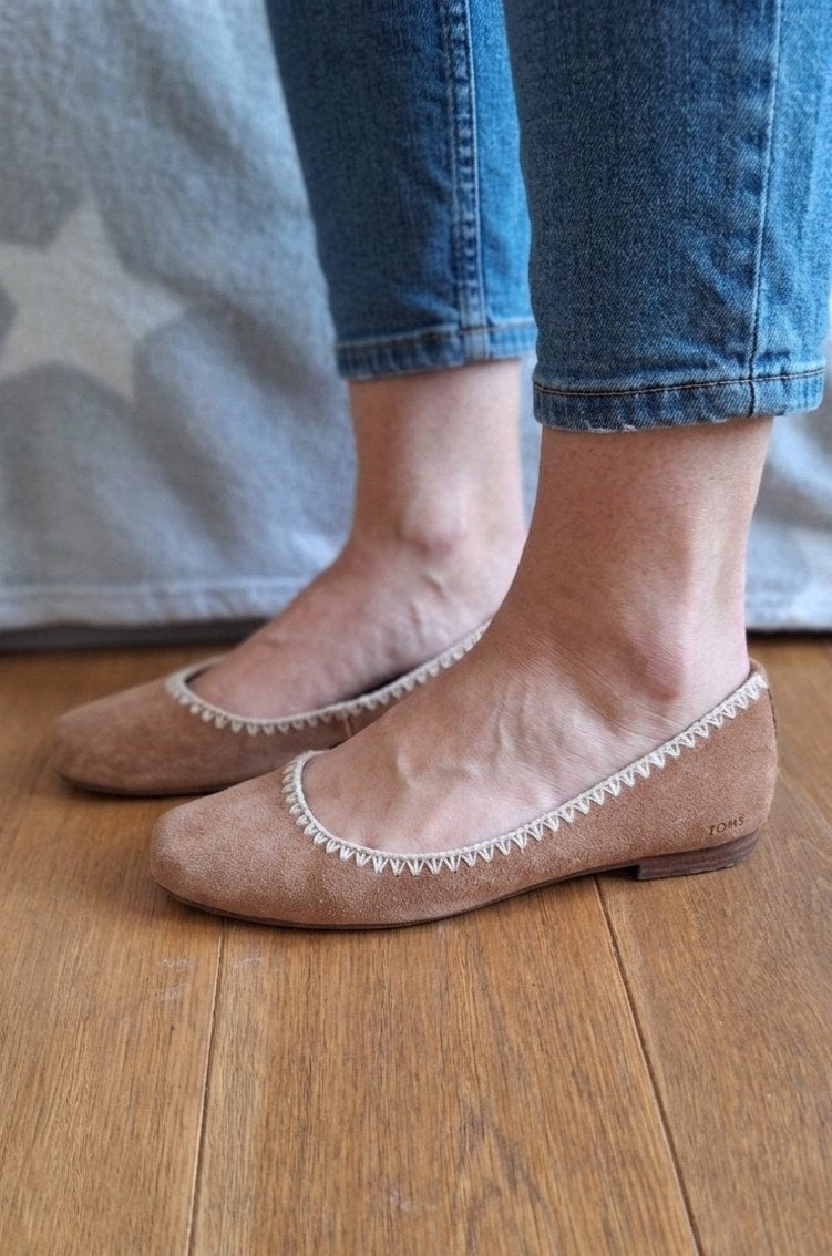 Toms bruine suède ballerina's maat 40, Bruin, Zo goed als nieuw, Toms, Ballerina's