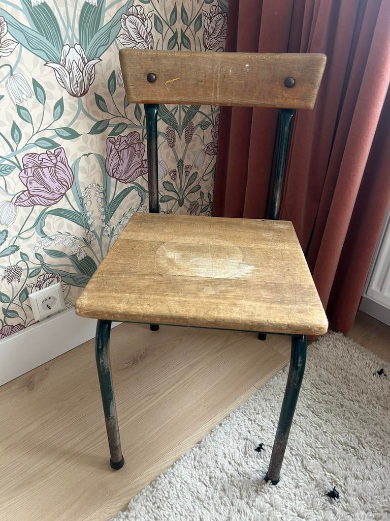 Oud schoolstoeltje - 2 stuks, Kinderen en Baby's, Kinderkamer | Tafels en Stoelen, Ophalen, Gebruikt, Stoel(en)