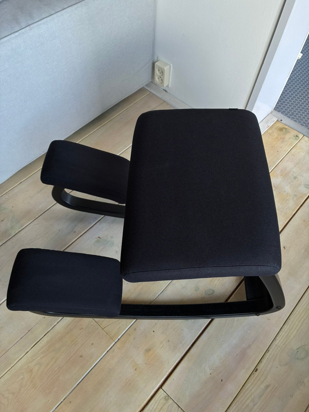 Varier kneeling chair - AS NEW, Ophalen, Zo goed als nieuw, Zwart