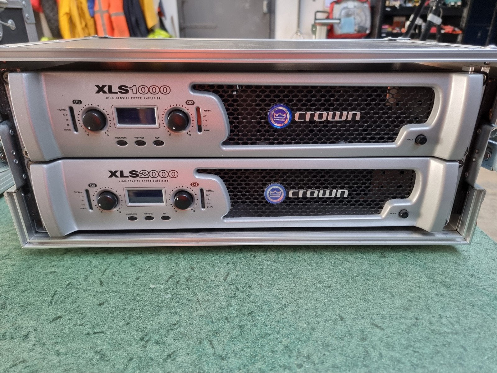 Crown XLS1000 & XLS2000 Versterkers in Flightcase, Overige merken, Gebruikt, Ophalen of Verzenden, 120 watt of meer
