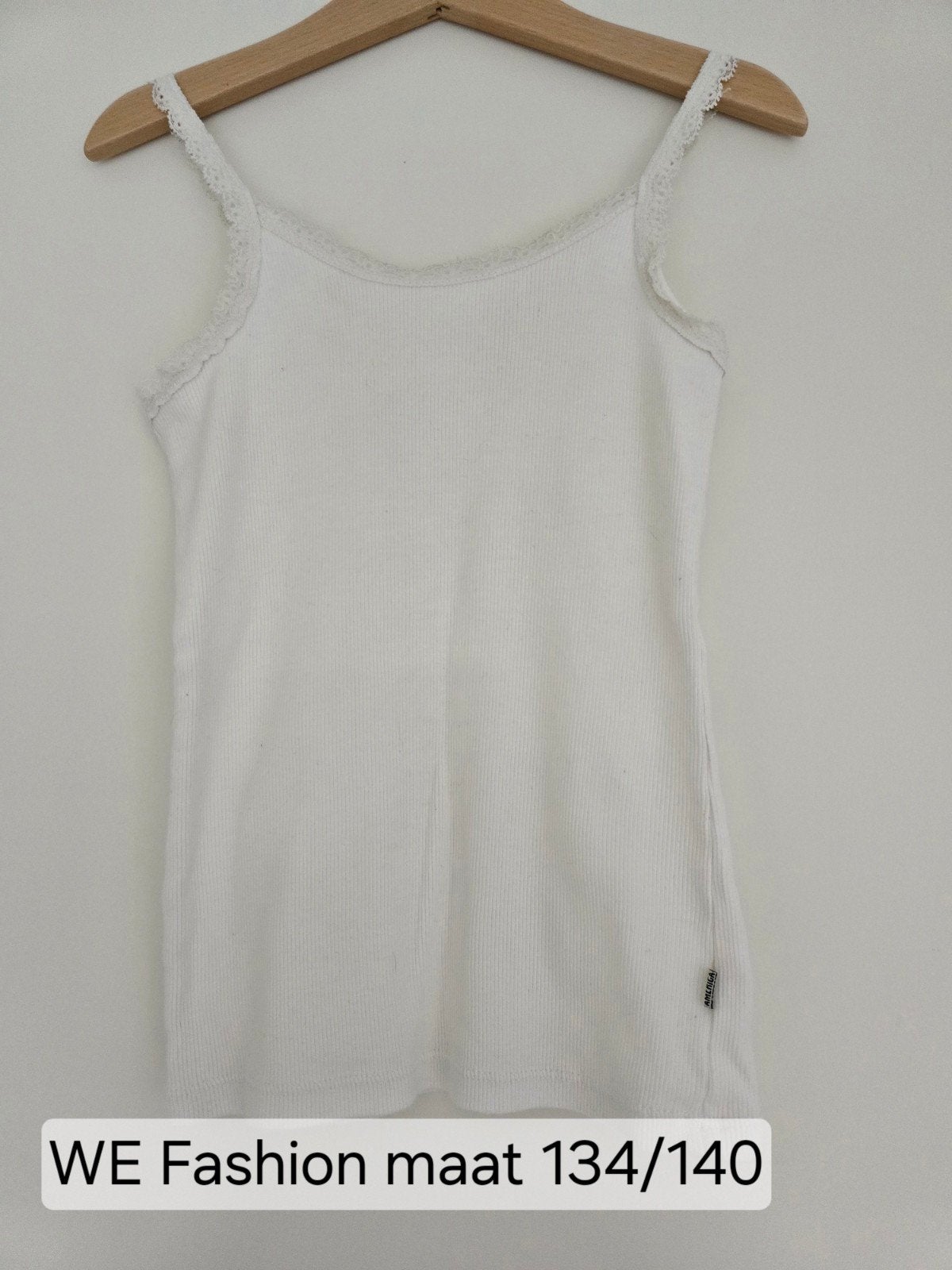 WE Fashion shirt maat 134/140, Meisje, Ophalen of Verzenden, Zo goed als nieuw, Shirt of Longsleeve