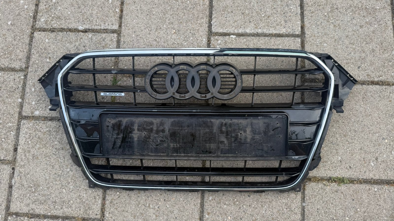 Audi A4 B8.5 voorbumper grill met quattro embleem, Ophalen, Gebruikt, Voor, Audi