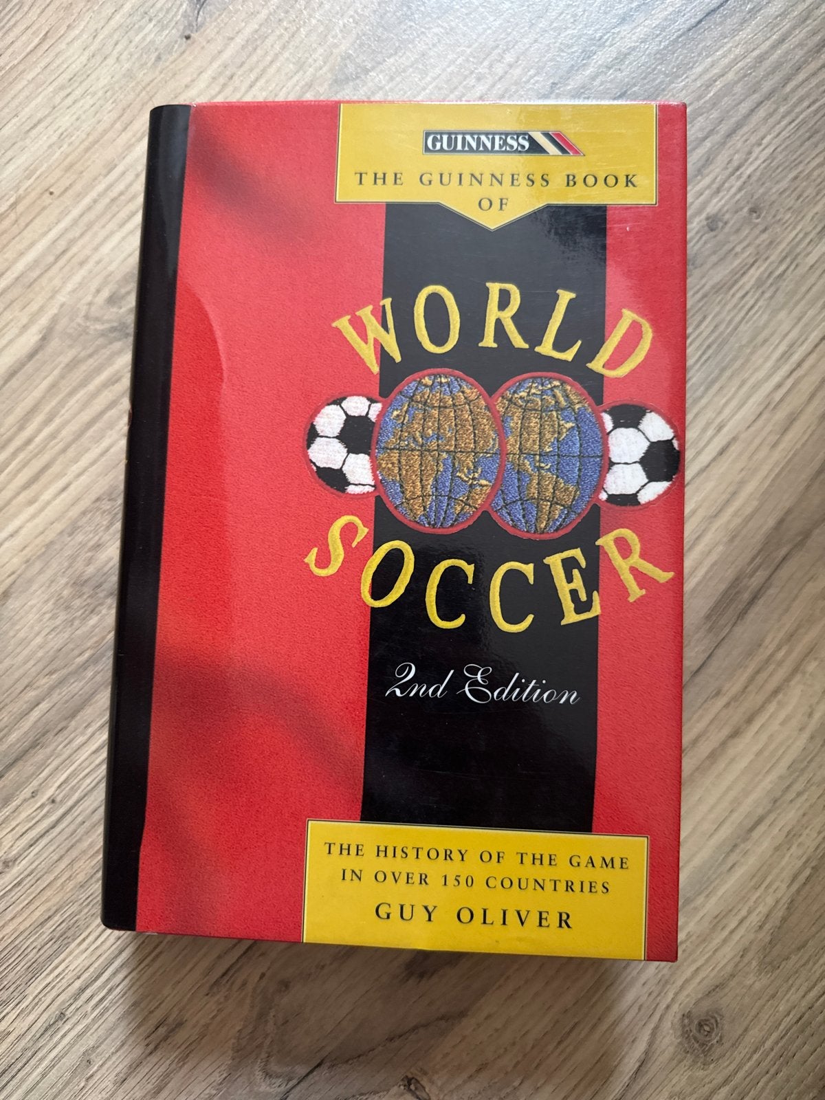 The Guinness Book of World Soccer - 2nd Edition, Ophalen of Verzenden, Gelezen, Balsport